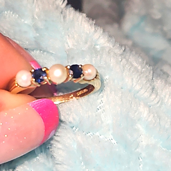 personal Jewelry - Vintage Saphire and Pearle Ring